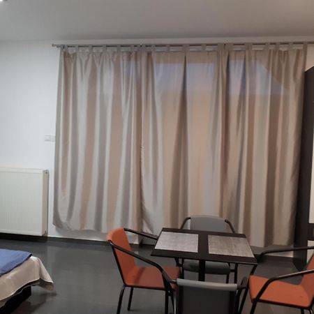 Kertvárosi Apartman Tiszaujvaros Exterior foto