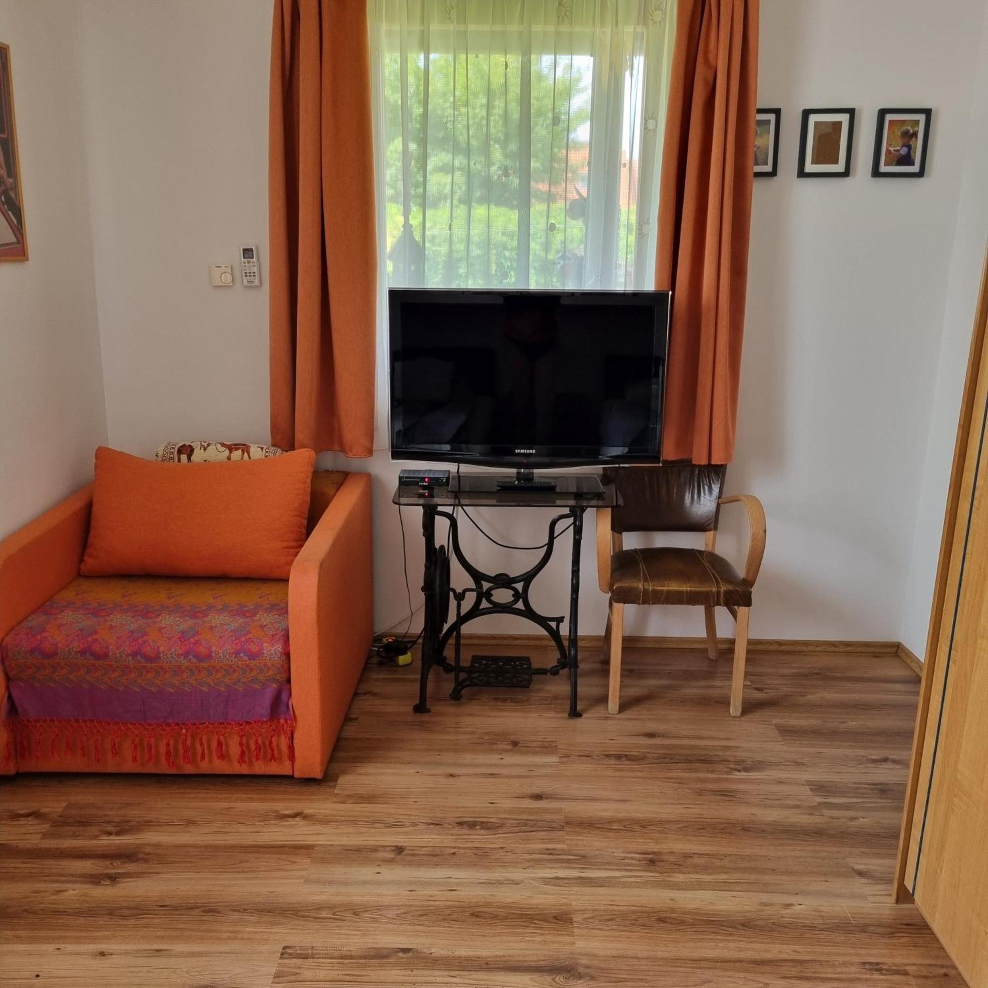 Kertvárosi Apartman Tiszaujvaros Exterior foto
