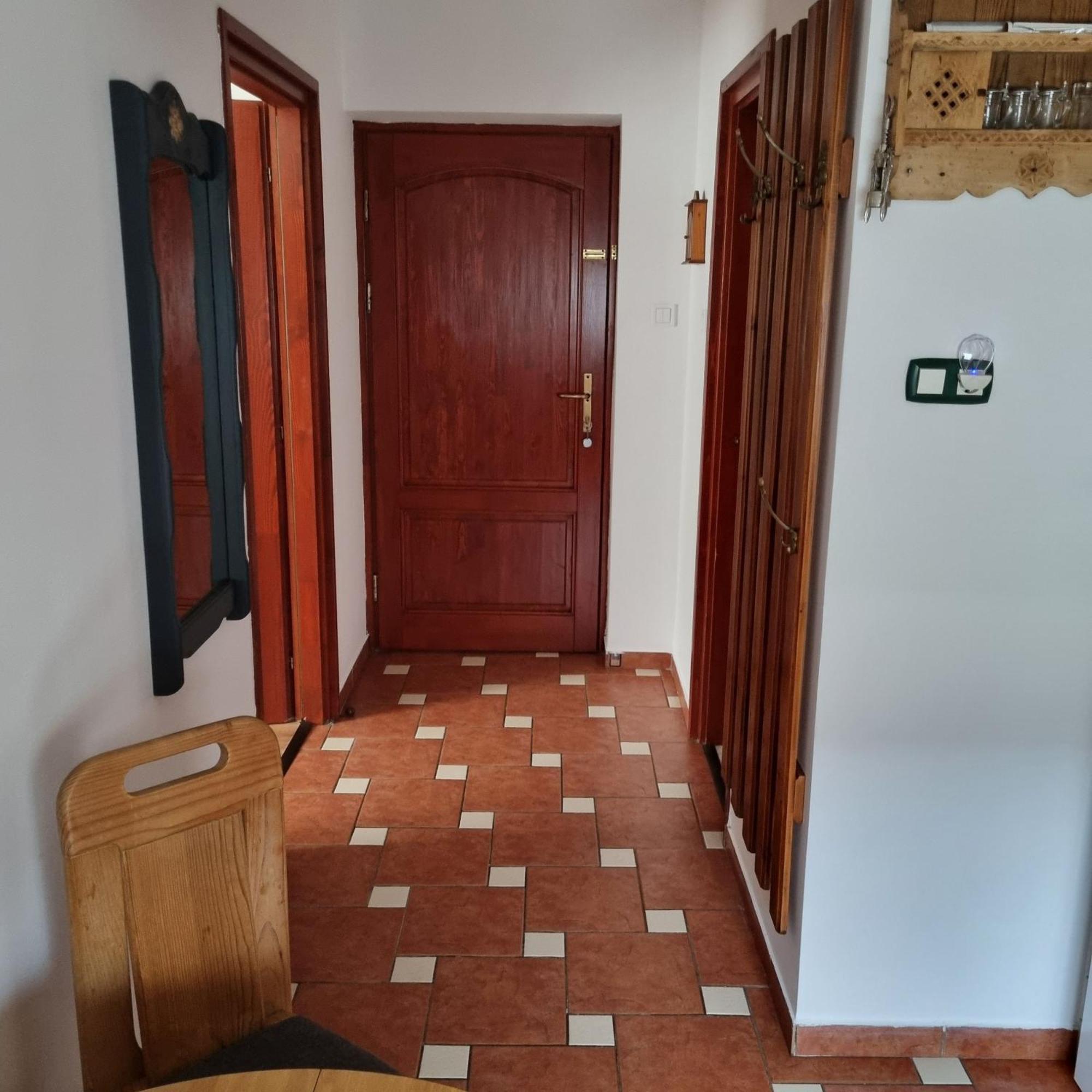 Kertvárosi Apartman Tiszaujvaros Exterior foto