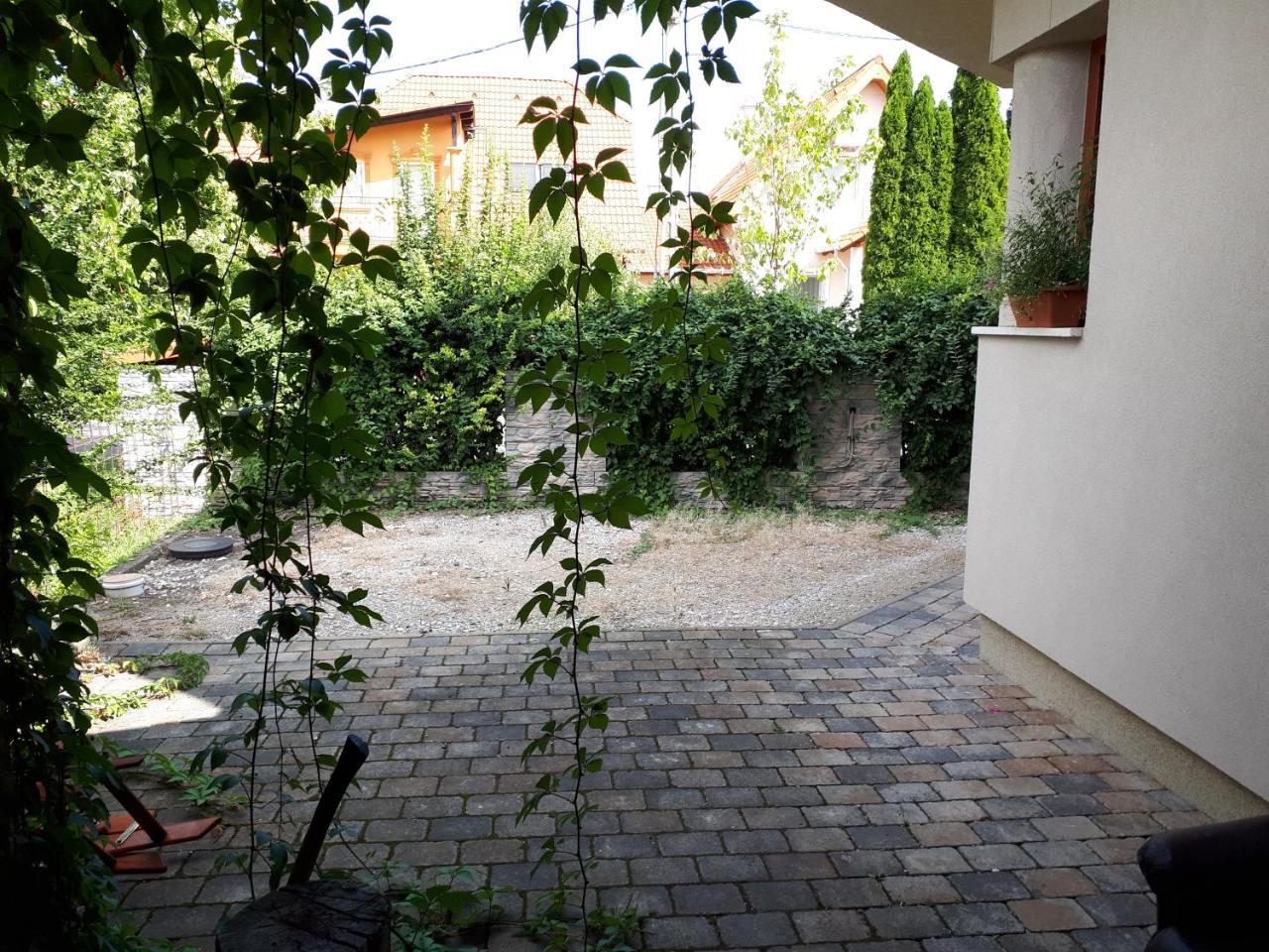 Kertvárosi Apartman Tiszaujvaros Exterior foto