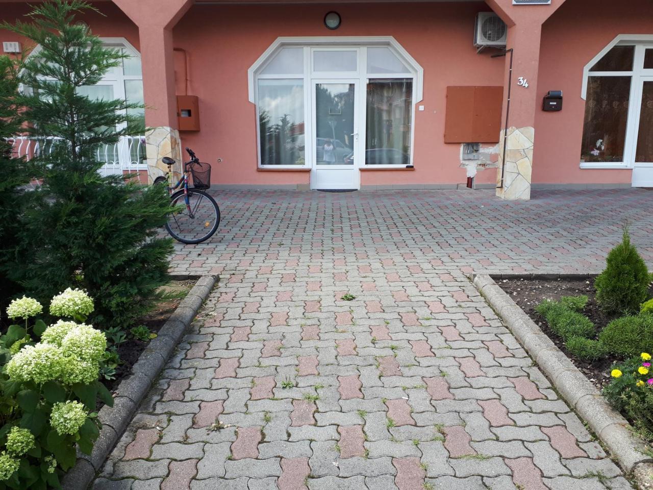 Kertvárosi Apartman Tiszaujvaros Exterior foto