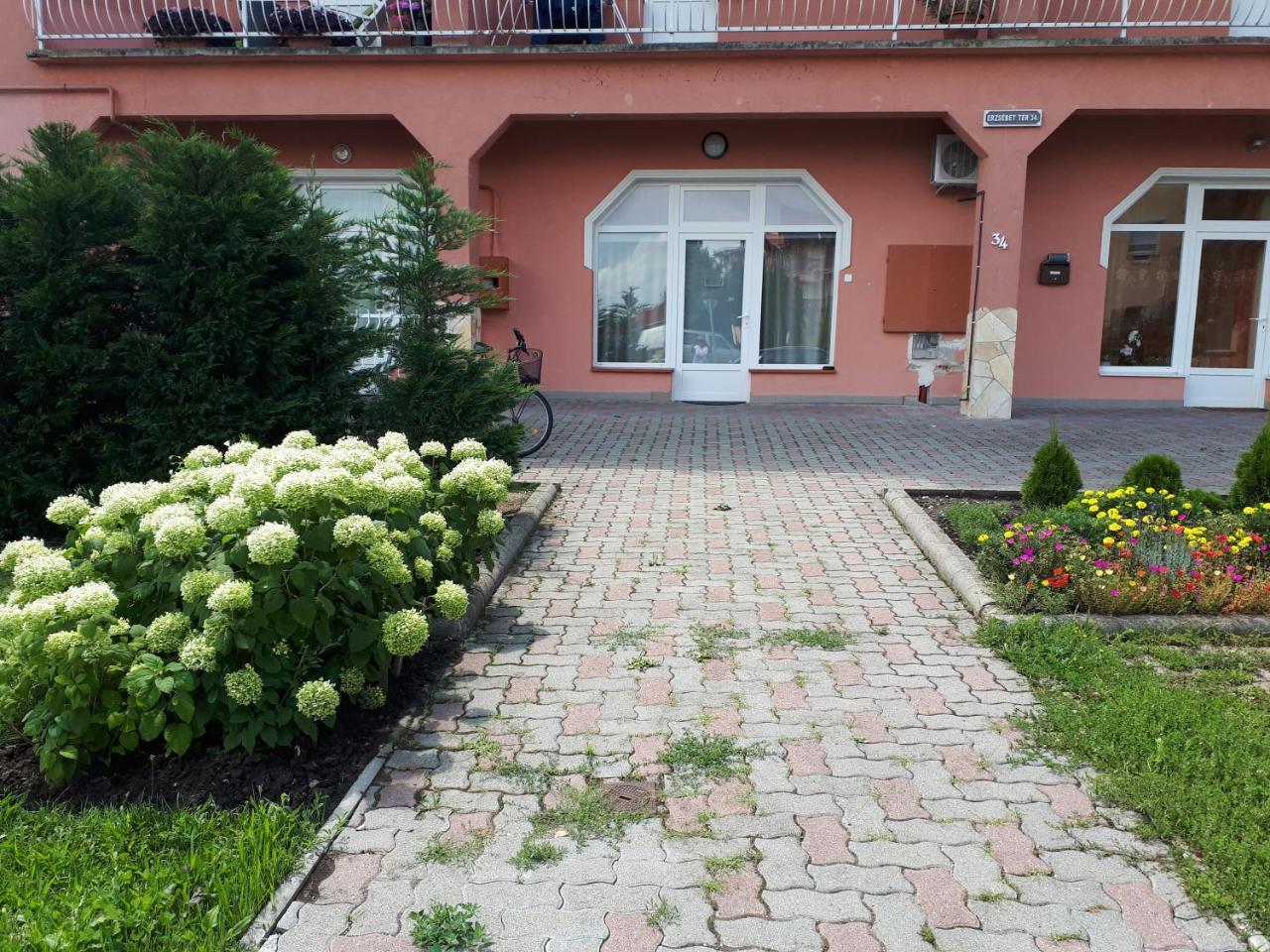Kertvárosi Apartman Tiszaujvaros Exterior foto