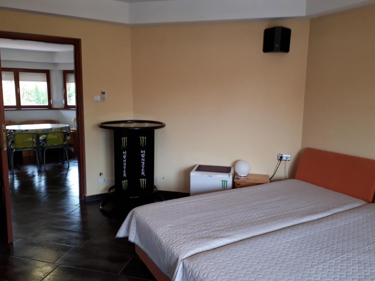Kertvárosi Apartman Tiszaujvaros Exterior foto