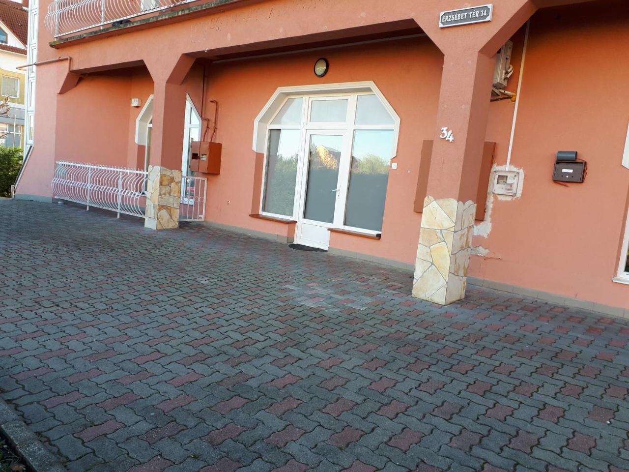 Kertvárosi Apartman Tiszaujvaros Exterior foto