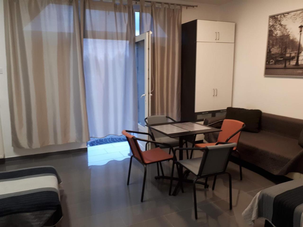 Kertvárosi Apartman Tiszaujvaros Exterior foto