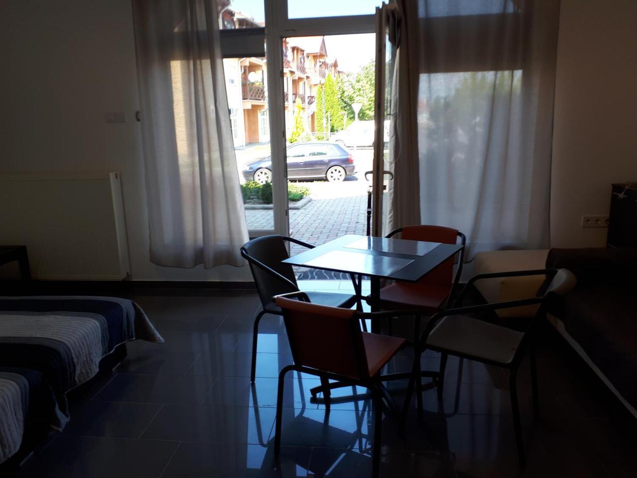 Kertvárosi Apartman Tiszaujvaros Exterior foto