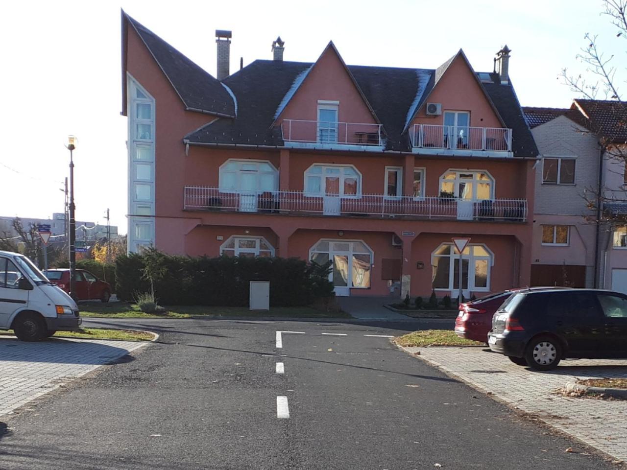 Kertvárosi Apartman Tiszaujvaros Exterior foto